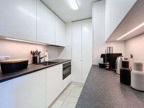 Oven, stovetop, dishwasher
