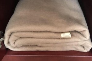 Unclassified image, 5 of 103, button - Jinyuan Hotel (Hui County)