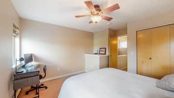 1 bedroom, desk, WiFi, bed sheets