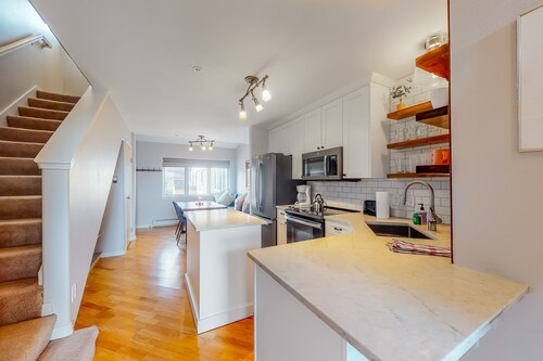 Sunny, Second-Story Condo with a Mountain View, Gas Fireplace, & Free WiFi