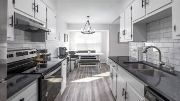 Fridge, microwave, stovetop, dishwasher