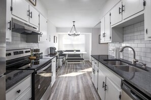 Fridge, microwave, stovetop, dishwasher