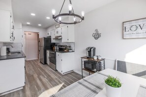 Fridge, microwave, stovetop, dishwasher - Cozy, modern farm style home ~ great central location! (Round Rock)