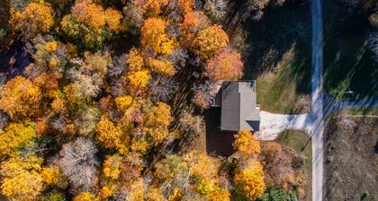 Door County Retreat. Walk to Kangaroo Lake.