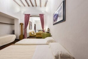 2 bedrooms, iron/ironing board, Internet, bed sheets - Velluti apartment for rent by Mmega (Florence)