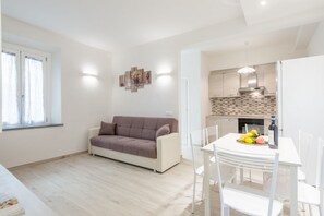 TV - Stibbert Apartment in Florence by Mmega (Firenze)