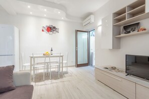 TV - Stibbert Apartment in Florence by Mmega (Firenze)