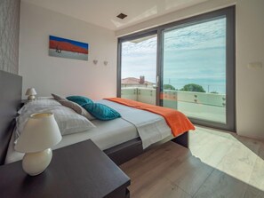 4 Schlafzimmer, Schreibtisch, WLAN