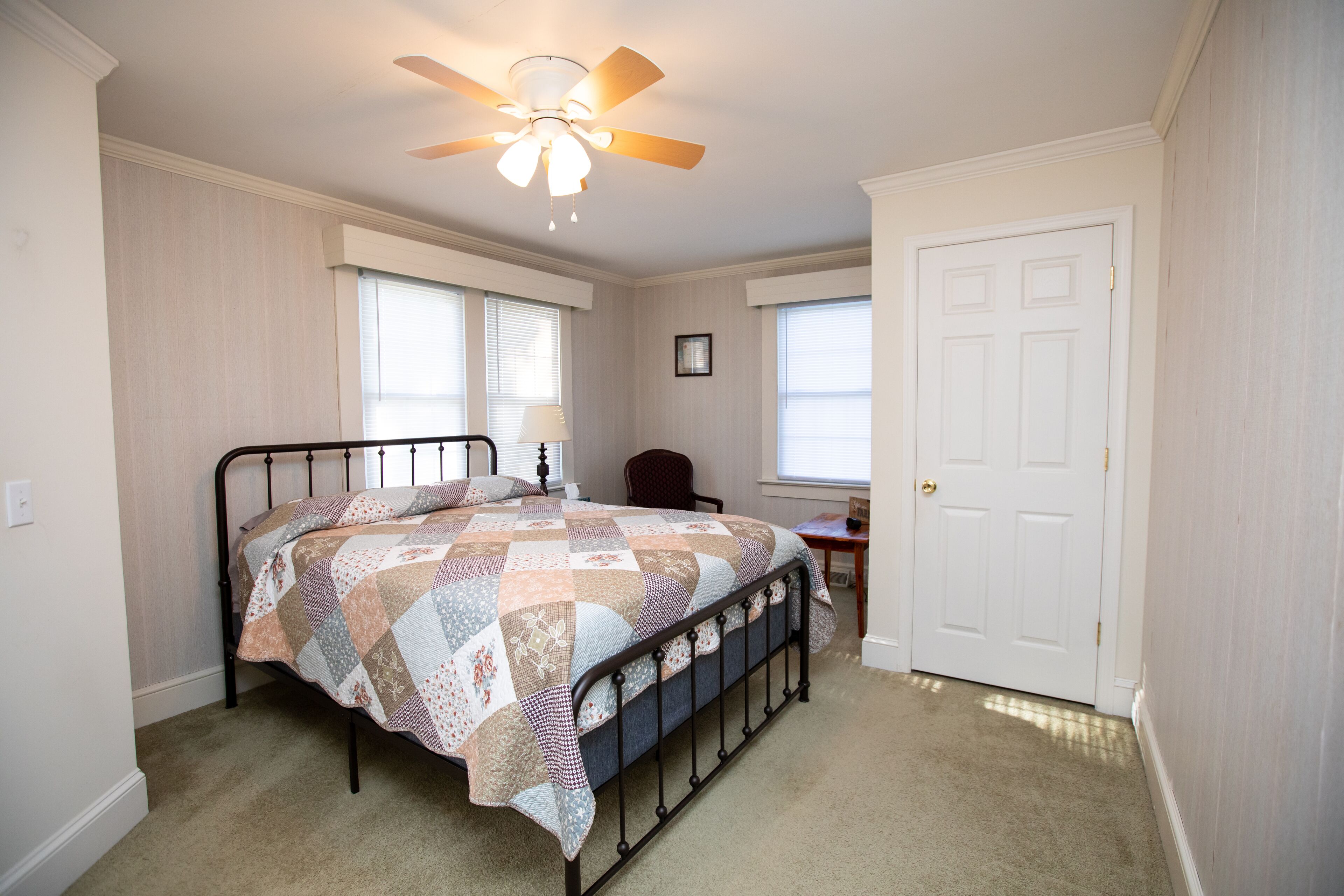 2 多间卧室、办 公桌、熨斗/熨衣板、免费 WiFi