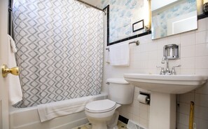 Combined shower/tub, hair dryer, towels, soap - Worsham Farmhouse (Farmville)