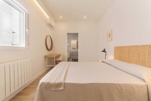 2 chambres, fer et planche à repasser, Wi-Fi gratuit, draps fournis