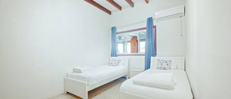 7 chambres, fer et planche à repasser, Wi-Fi, draps fournis