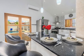 Fridge, microwave, oven, stovetop - Breathtaking Views 2BR3BA Private Pool Large Space (Noord)