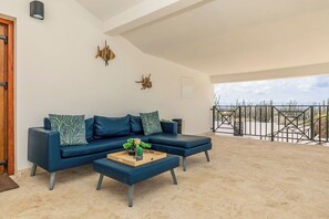 Terrace/patio - Breathtaking Views 2BR3BA Private Pool Large Space (Noord)