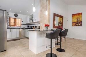 Fridge, microwave, oven, stovetop - Breathtaking Views 2BR3BA Private Pool Large Space (Noord)