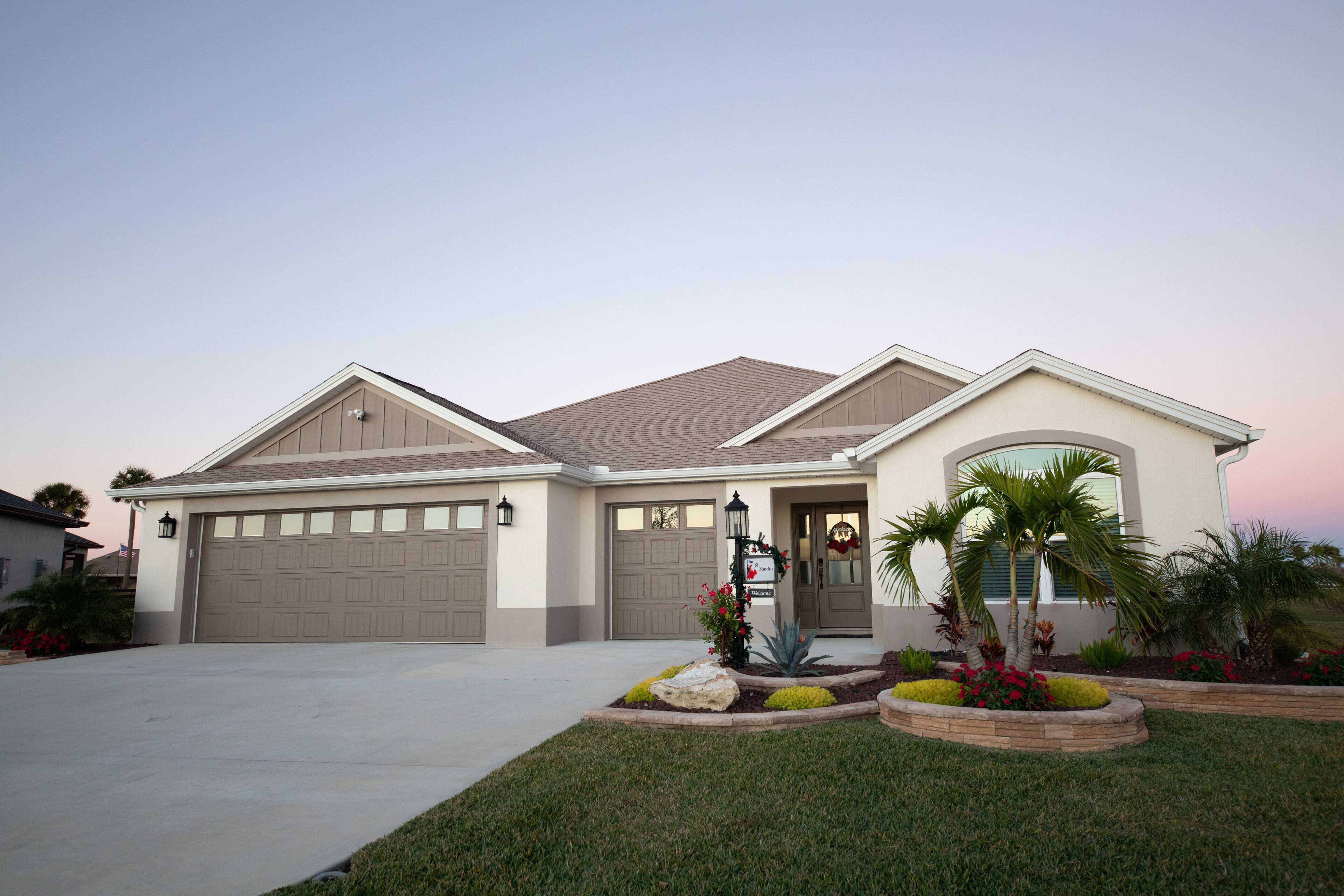 The Villages Beautiful Home with a View and Golf Cart included!
