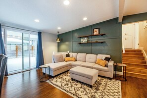 Smart TV, table tennis