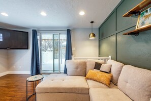 Smart TV, table tennis