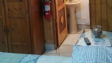 1 chambre, fer et planche à repasser, Wi-Fi gratuit