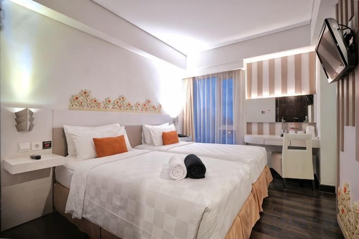In-room safe, desk, blackout drapes, WiFi (free)
