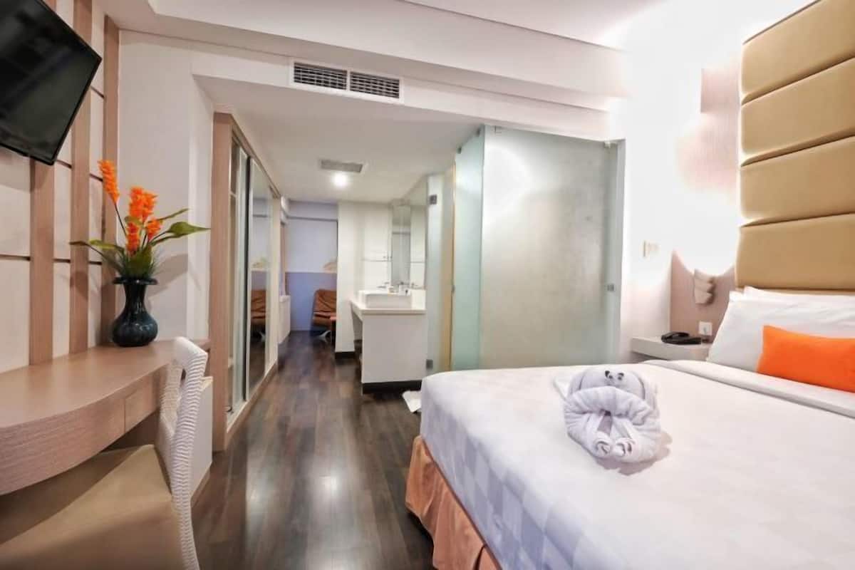 In-room safe, desk, blackout drapes, WiFi (free)