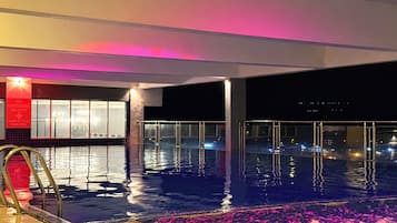 Indendørs pool