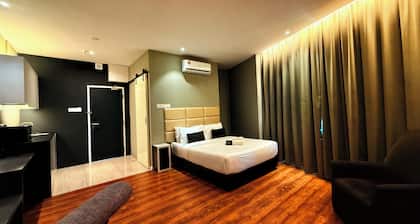 Stirling Suites