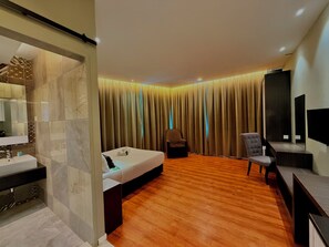 Premium Double Room - Stirling Suites (Miri)