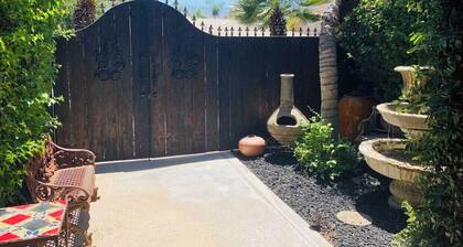 Stand alone Casita. Very private with pool and spa.
