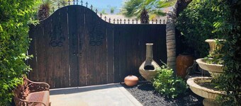 Stand alone Casita. Very private with pool and spa.