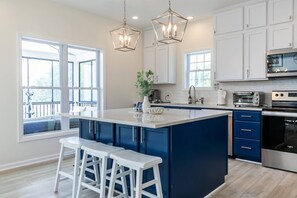 Kühlschrank, Mikrowelle, Geschirrspüler