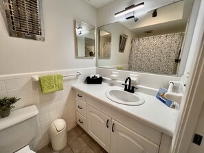 Combined shower/tub