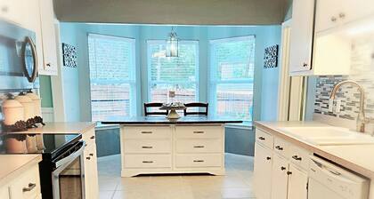 FAIRHOPE, DAPHNE, DOWN TOWN MOBILE & BEACHES!
OWNER LOVED, MANAGED, AND CLEANED!