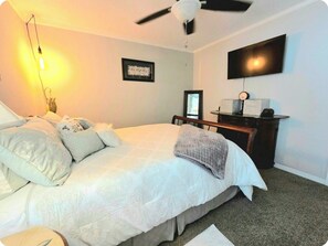 3 bedrooms, desk, iron/ironing board, travel crib - Coastal Retreat • Daphne • Near Fairhope • Hot Tub • Massage Chair• Gulf Beaches (Daphne)