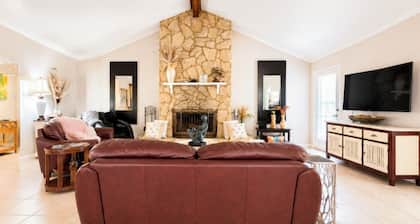 Coastal Retreat • Daphne • Near Fairhope • Hot Tub • Massage Chair• Gulf Beaches