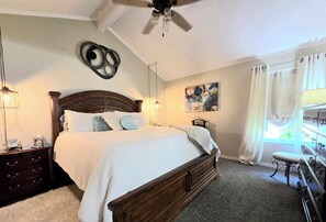 3 bedrooms, desk, iron/ironing board, travel crib