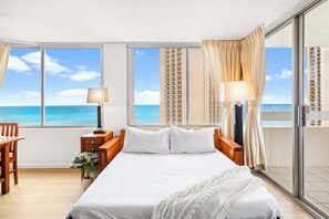 1 bedroom, desk, iron/ironing board, free WiFi - Cozy 1BR w/ Ocean Views: 3 Mins to Waikiki Beach! (Honolulu)