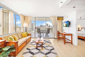 TV - Cozy 1BR w/ Ocean Views: 3 Mins to Waikiki Beach! (Honolulu)