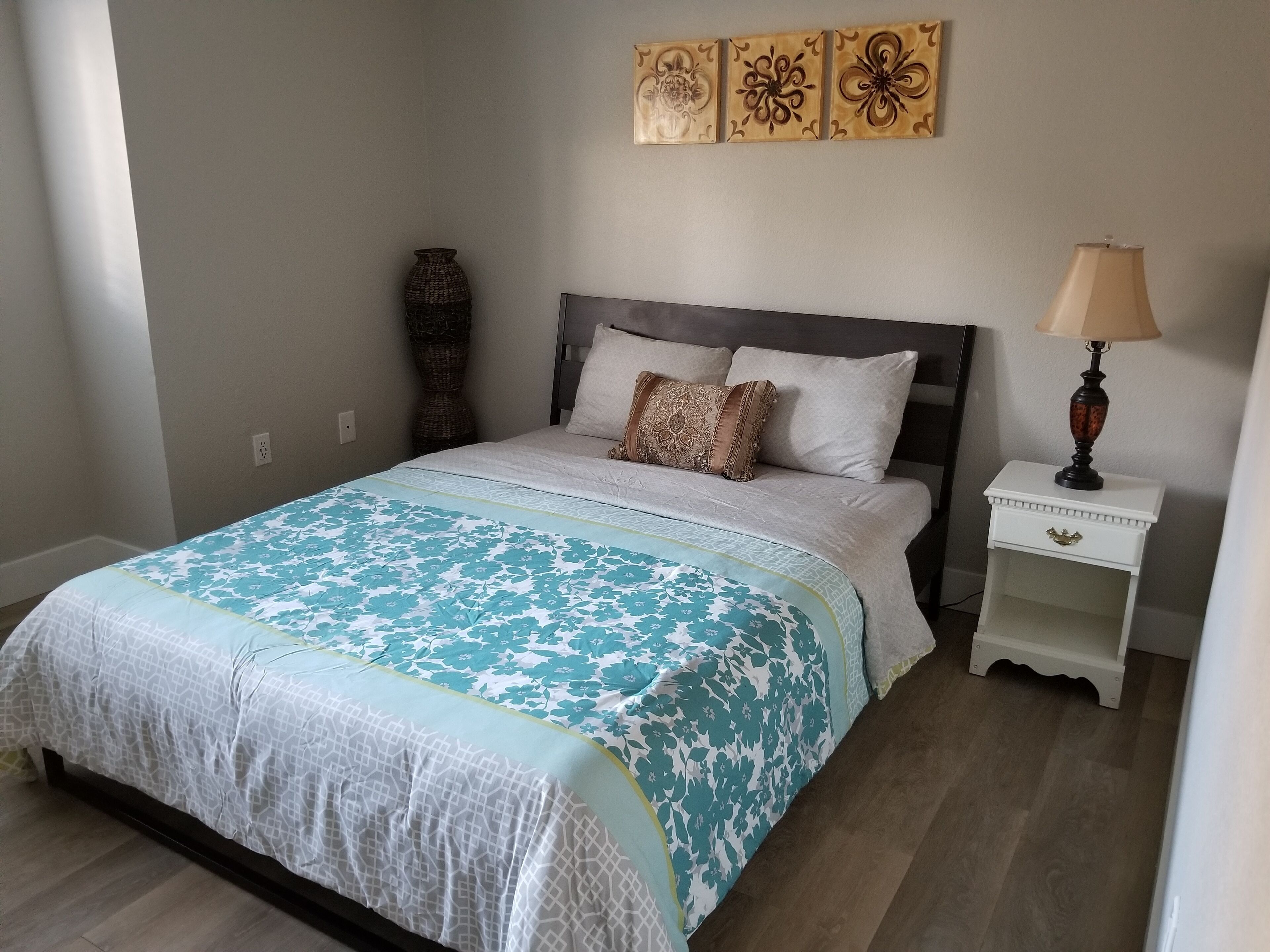 1 chambre, fer et planche à repasser, accès au Wi-Fi (inclus)