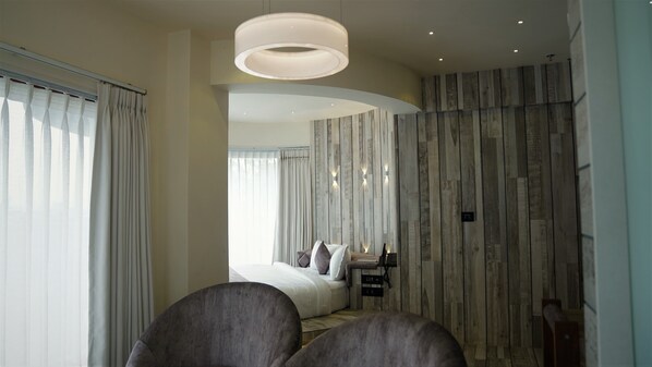 Familienzimmer | Hochwertige Bettwaren, Zimmersafe, Schreibtisch, schallisolierte Zimmer