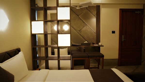 Premium bedding, in-room safe, desk, soundproofing