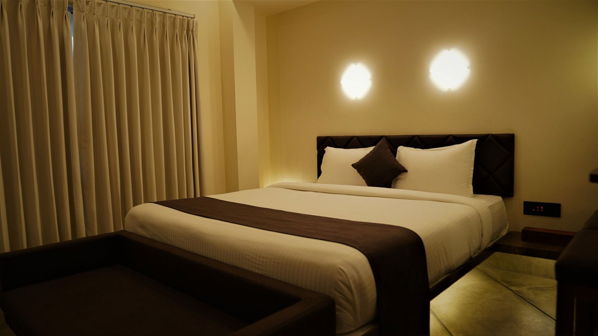 Premium bedding, in-room safe, desk, soundproofing