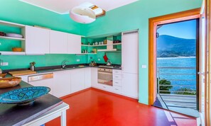 Fridge, oven, dishwasher