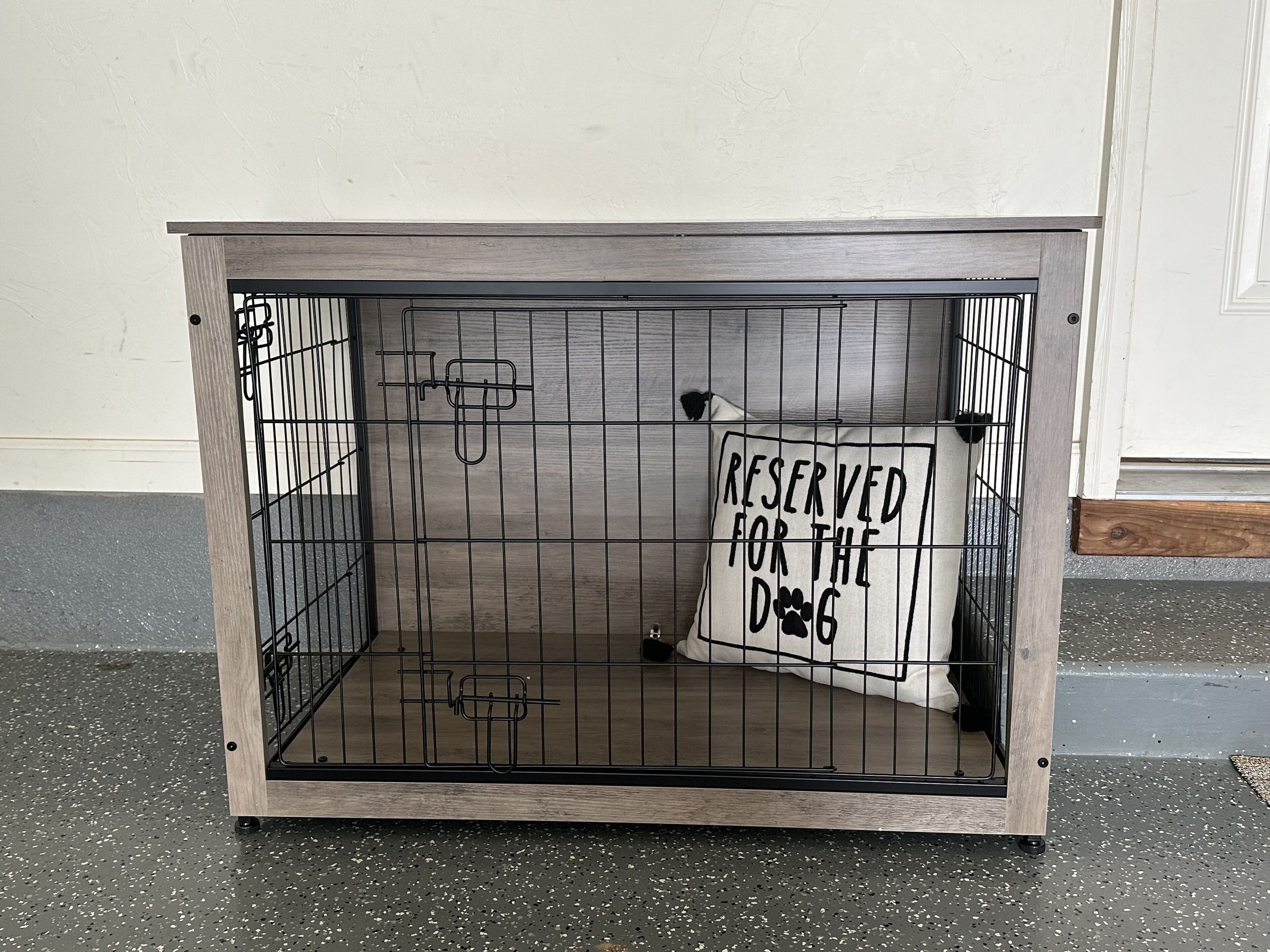 Dog crate - please use inside.  Do not leave pets in the hot garage.