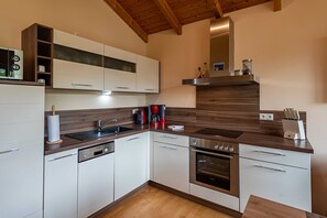 Kühlschrank, Mikrowelle, Ofen, Geschirrspüler