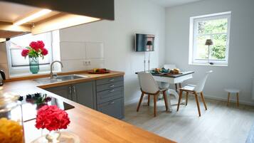 Kühlschrank, Mikrowelle, Ofen, Geschirrspüler