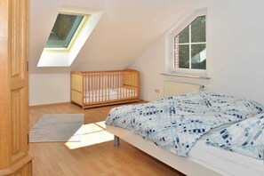 2 slaapkamers, reisbedje, wifi, beddengoed