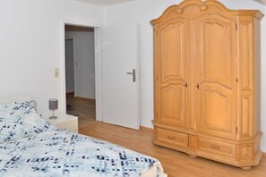 2 bedrooms, travel crib, WiFi, bed sheets