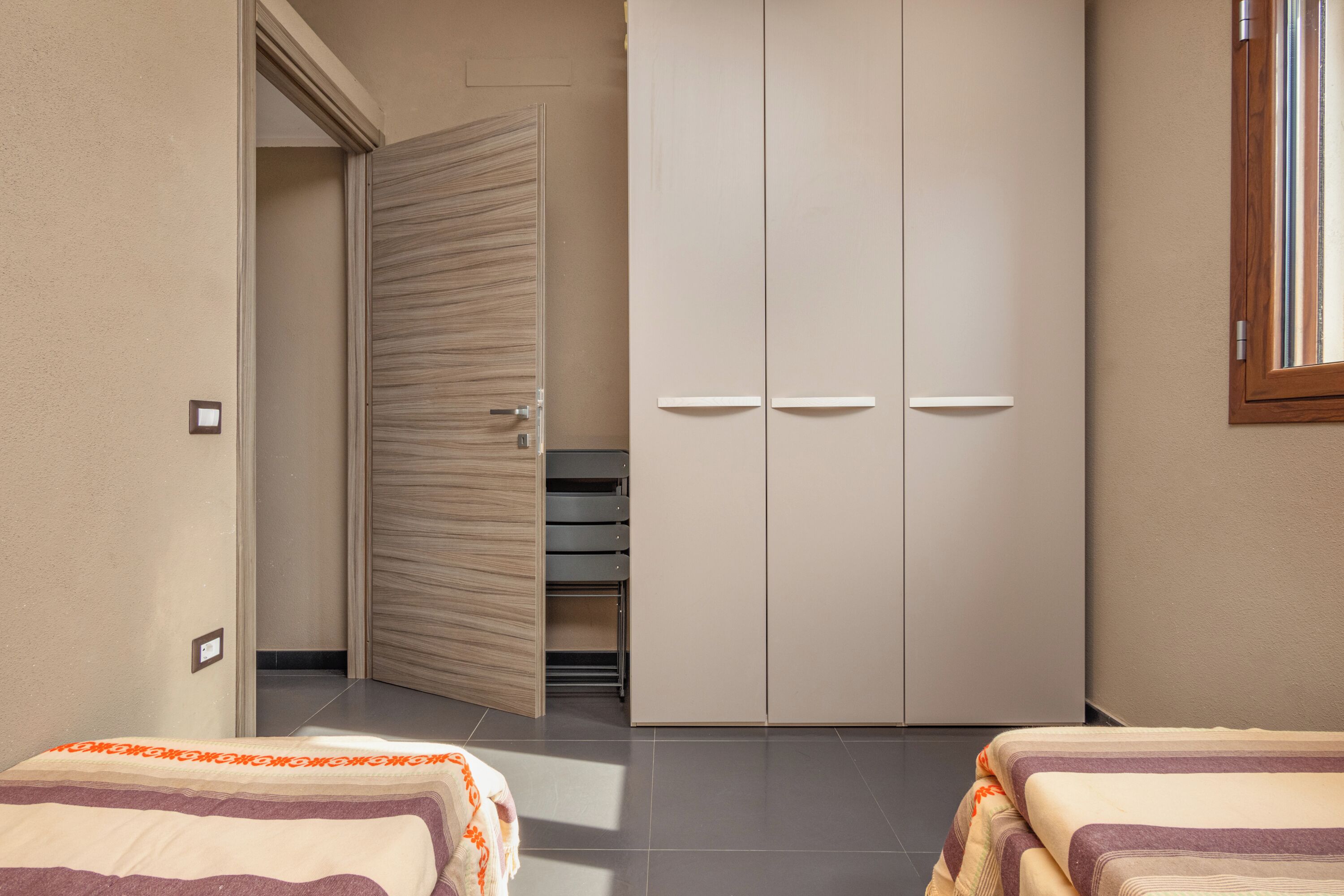 2 bedrooms, iron/ironing board, WiFi