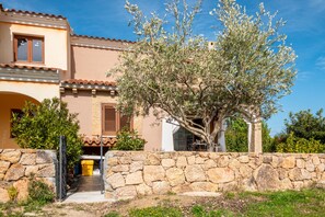 Exterior - Vacation Home "Casa a Schiera Budoni" with Terrace & Garden (budoni)